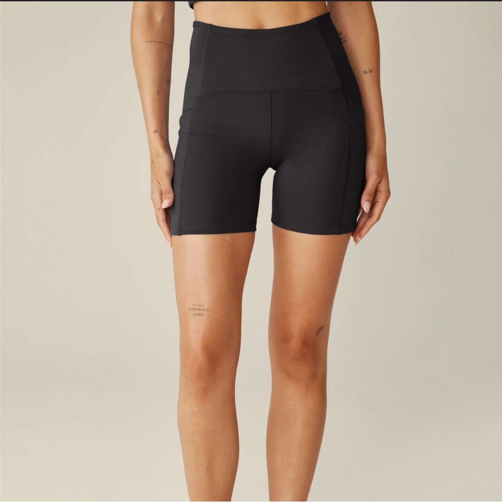 Beyond yoga power beyond strive pocket bike short black - Picture 2 of 3